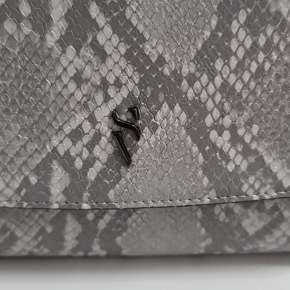 Vera Wang Gray Snakeskin Crossbody Bag - Picture 2 of 5